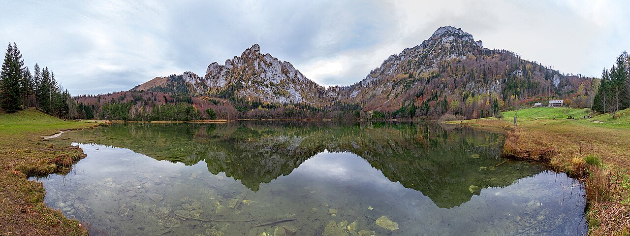 Laudachsee mit Katzenstein und Traunstein